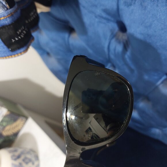 Ray-Ban Black Polarized Sunglasses MODEL CODE RB4184